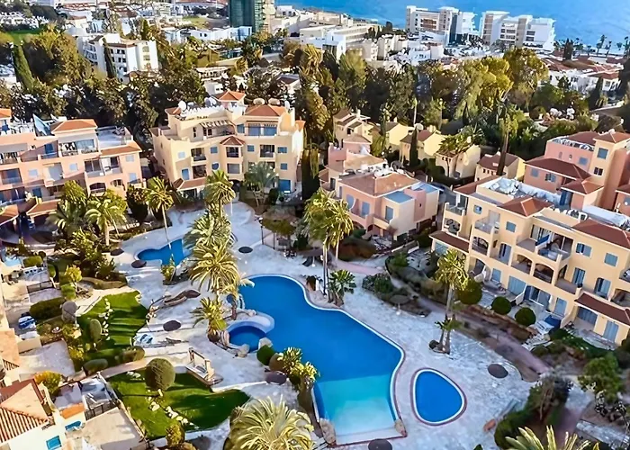 Holiday In Paphos, Prime Location Resort Pools, Jacuzzis, Harbor & 300M To The Beach