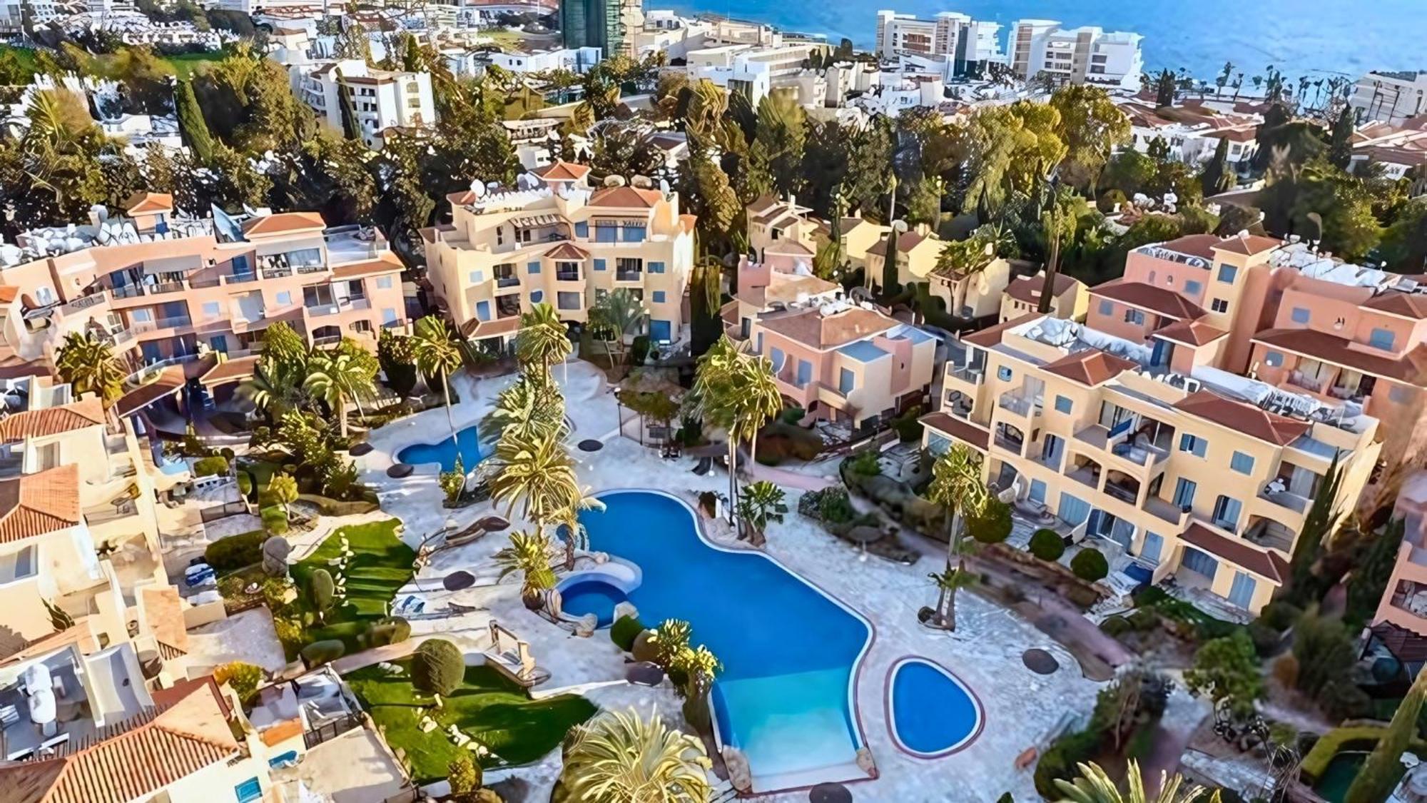Apartment In Paphos, Prime Location Pools, Jacuzzis, Harbor & 300m To The Paphos