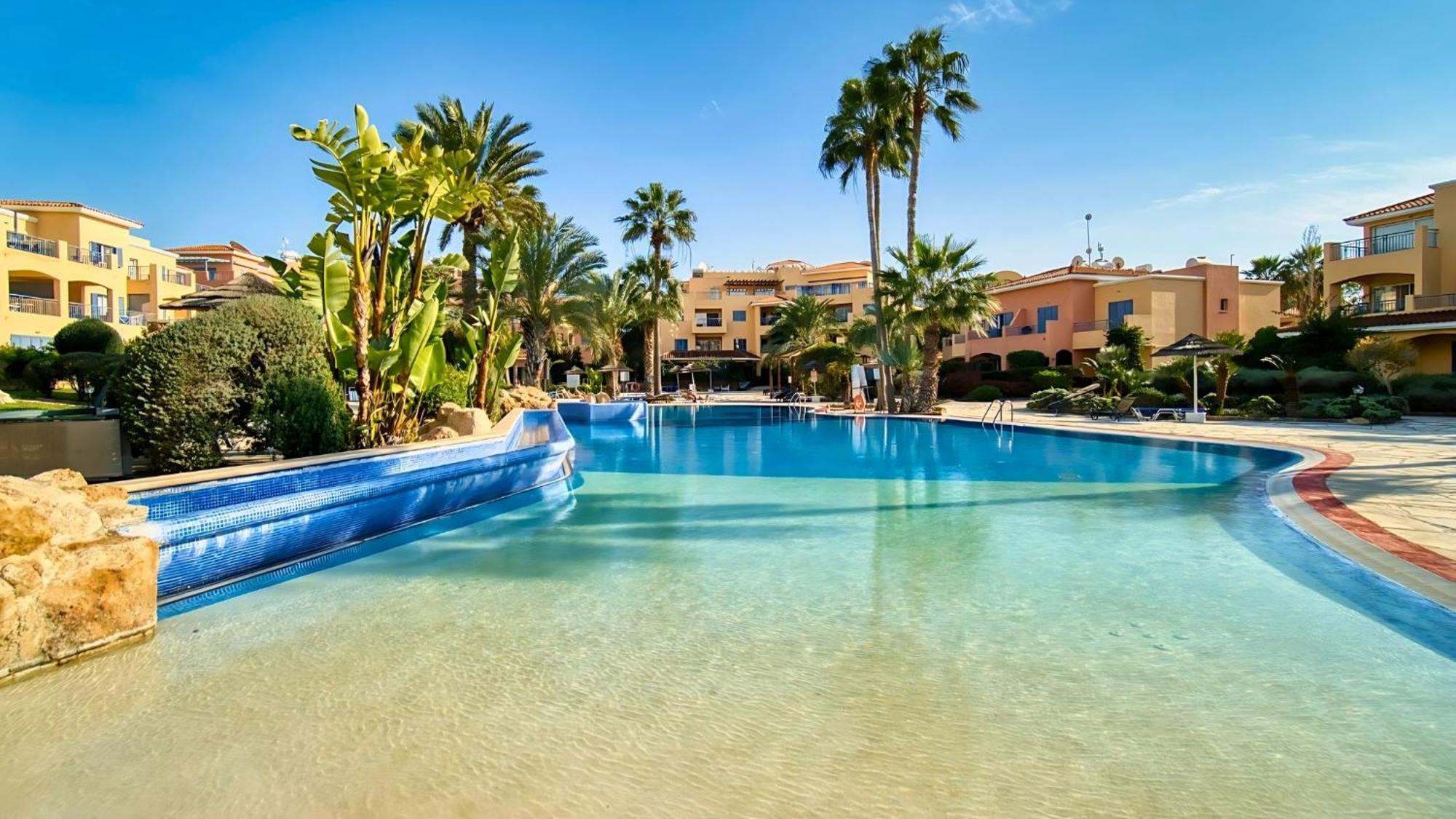 Apartment In Paphos, Prime Location Pools, Jacuzzis, Harbor & 300m To The *