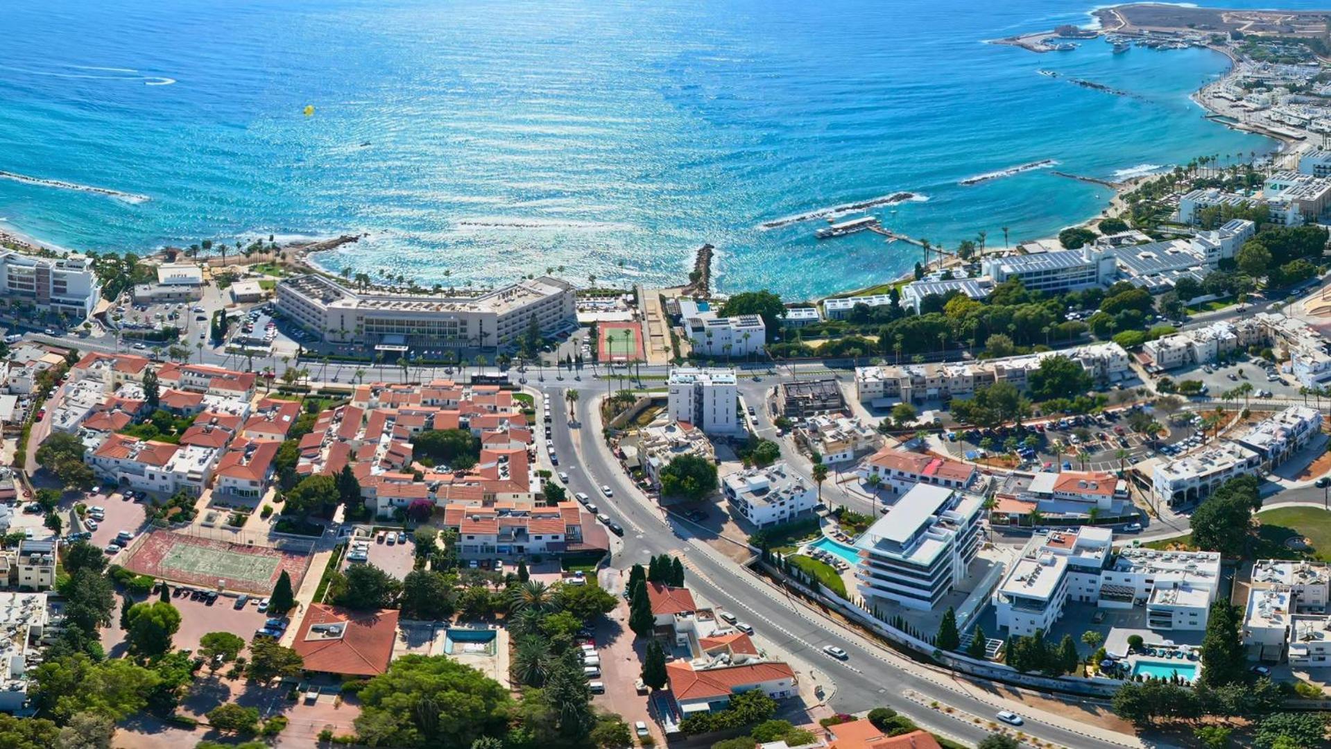 Apartment In Paphos, Prime Location Pools, Jacuzzis, Harbor & 300m To The