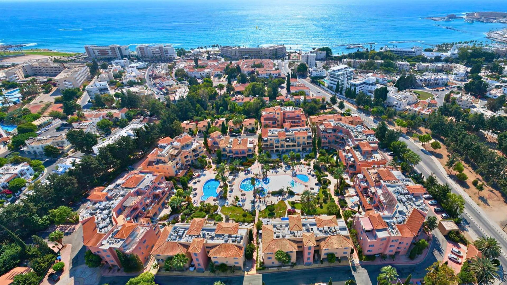 In Paphos, Prime Location Pools, Jacuzzis, Harbor & 300m To The Apartment Paphos