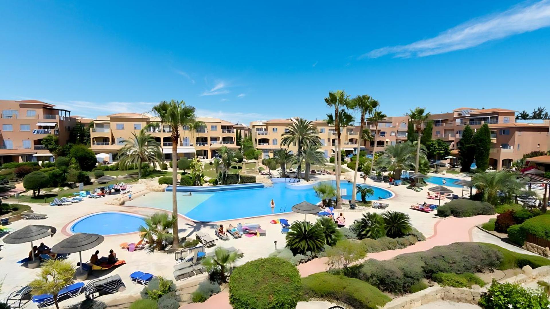 Apartment In Paphos, Prime Location Pools, Jacuzzis, Harbor & 300m To The