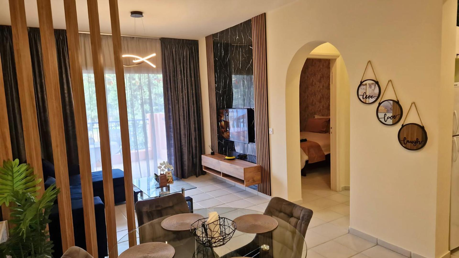 In Paphos, Prime Location Pools, Jacuzzis, Harbor & 300m To The Apartment *