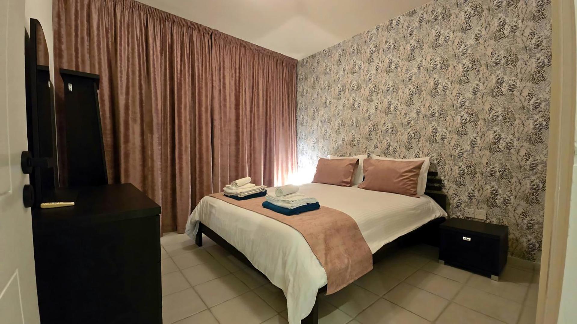 In Paphos, Prime Location Pools, Jacuzzis, Harbor & 300m To The Apartment