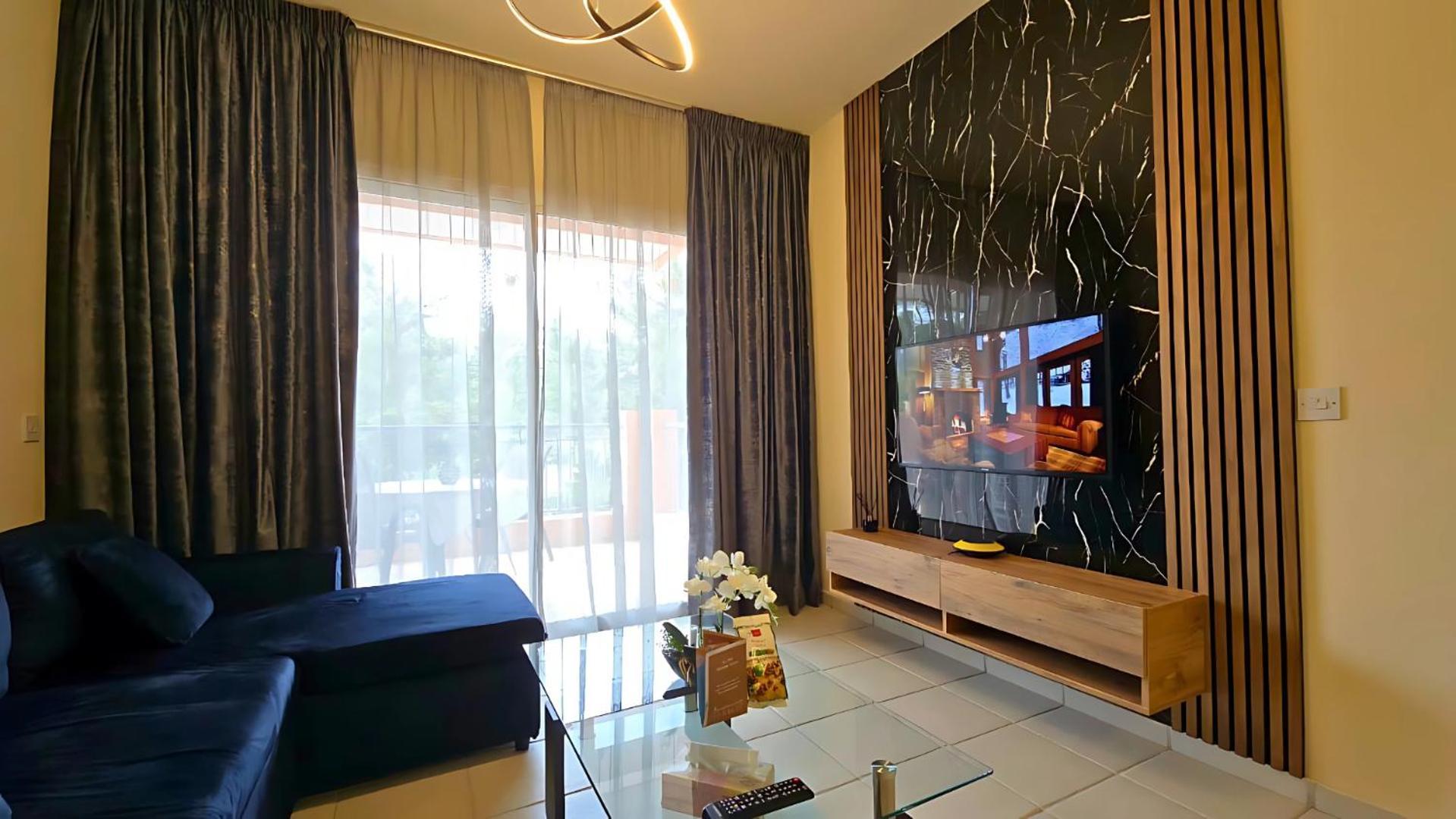 In Paphos, Prime Location Pools, Jacuzzis, Harbor & 300m To The Apartment *