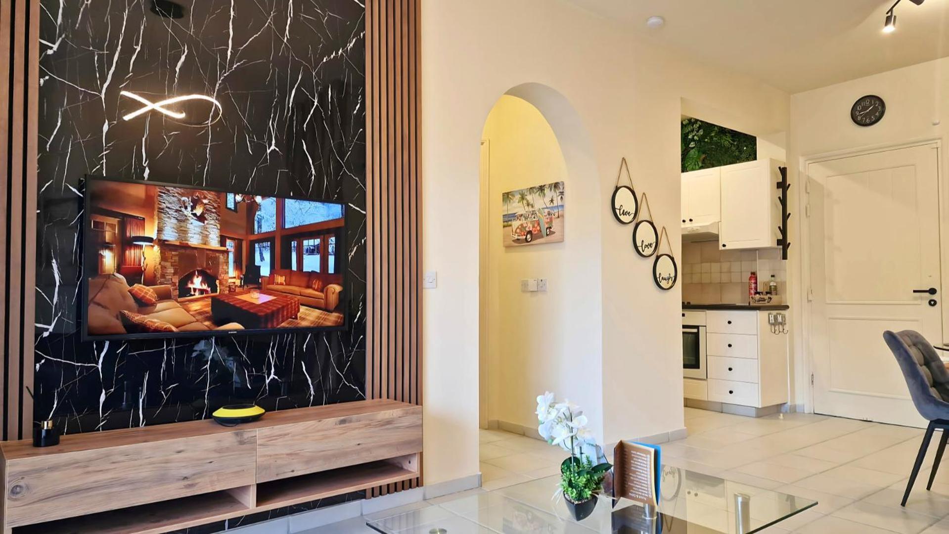 Apartment In Paphos, Prime Location Pools, Jacuzzis, Harbor & 300m To The Paphos