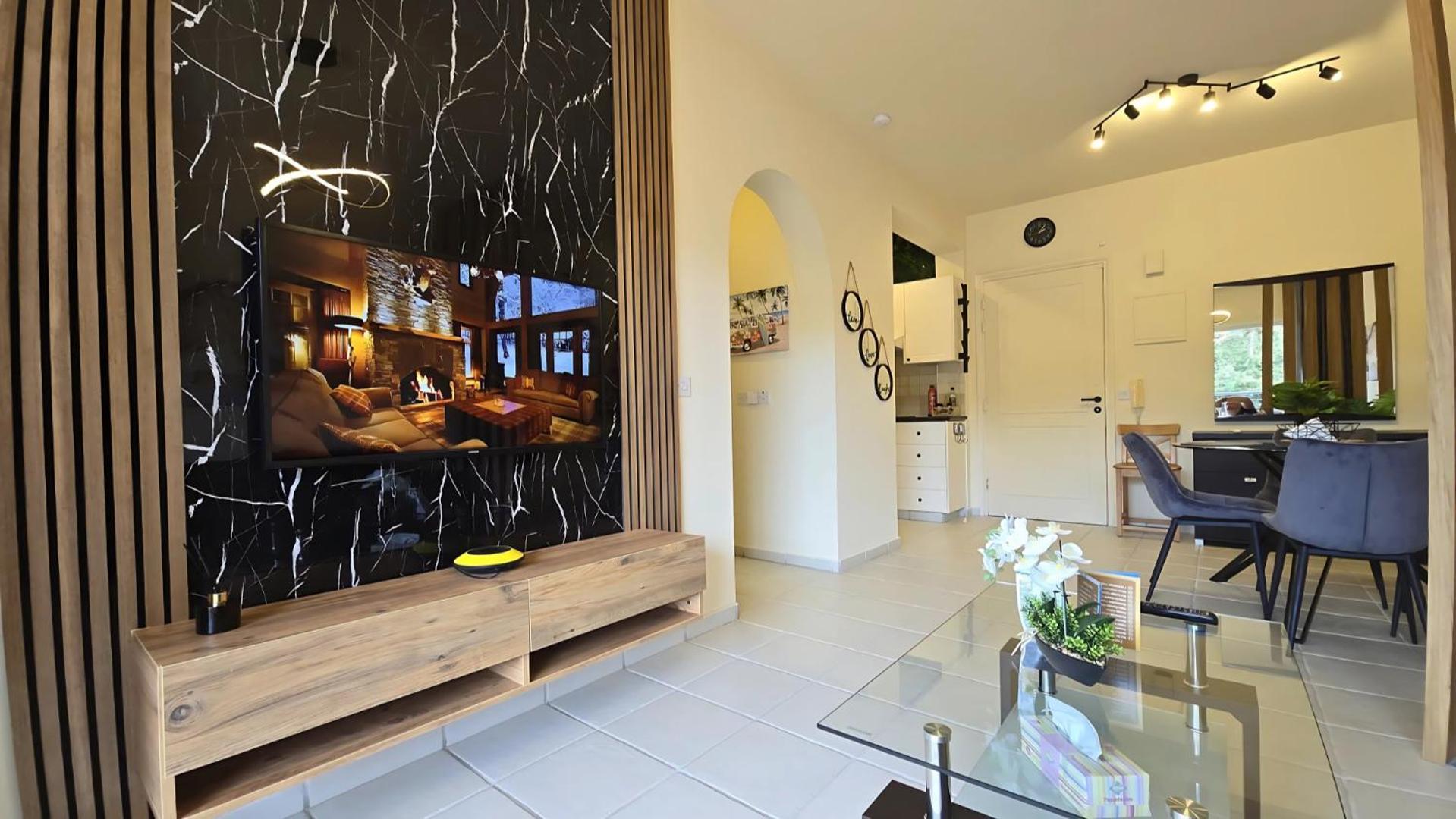 In Paphos, Prime Location Pools, Jacuzzis, Harbor & 300m To The Apartment *