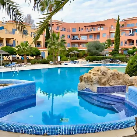 Holiday In Paphos, Prime Location Resort Pools, Jacuzzis, Harbor & 300M To The Beach Exterior photo