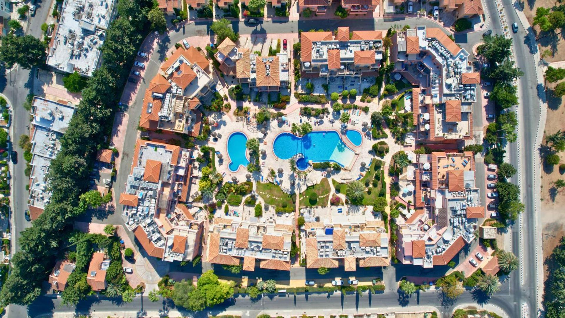 In Paphos, Prime Location Pools, Jacuzzis, Harbor & 300m To The Apartment *